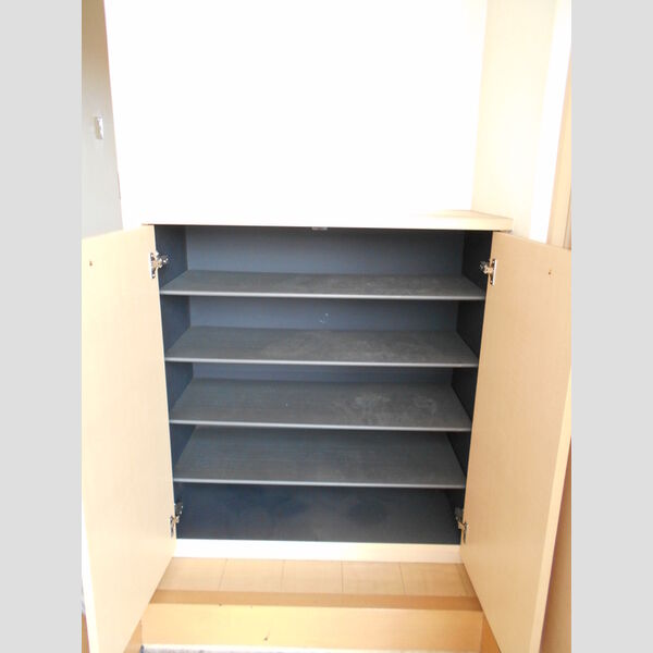 オークヒルズ　壱/弐/参番館壱101号室 玄関