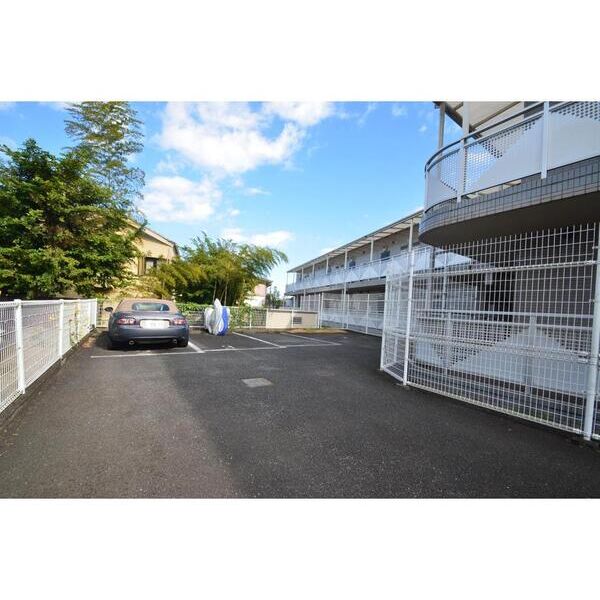 エステート宮前平210号室 駐車場
