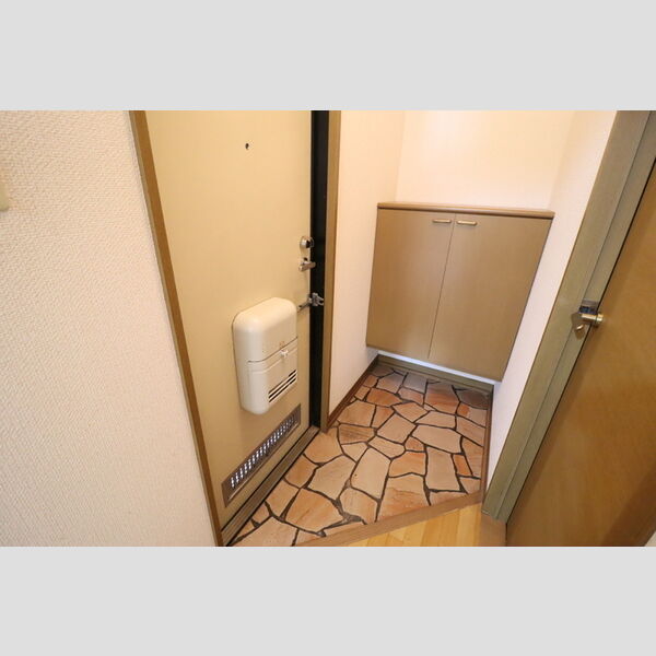 プリムローズ　A 玄関