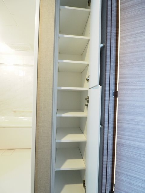 レオーネ方南町1階 収納