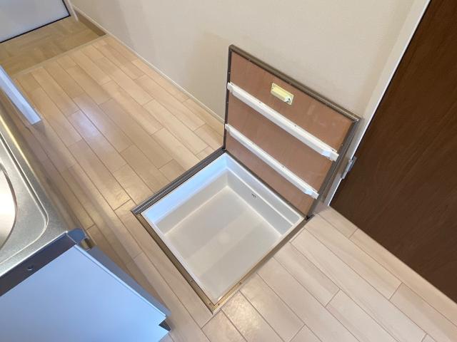シャルマン　ヒルズ101号室 床下収納