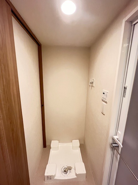 ＯＮＥ ＲＯＯＦ ＲＥＳＩＤＥＮＣＥ ＡＳＡＫＵＳＡＢＡＳＨＩ9階 洗濯機置き場