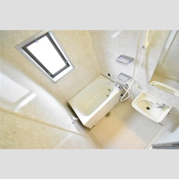 レザンシャトー102号室 ユニットバスです