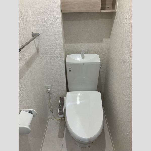 シャルム十間坂202号室 トイレ