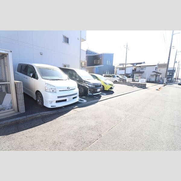 ミストラル 駐車場
