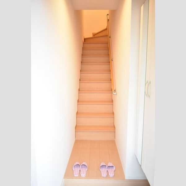 エステート・シマムラ　C 玄関