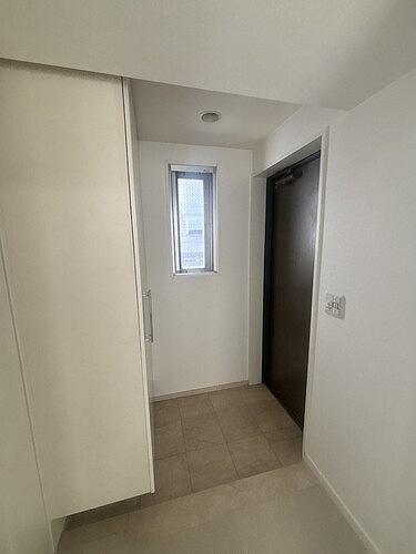 クオリア代々木1階 玄関