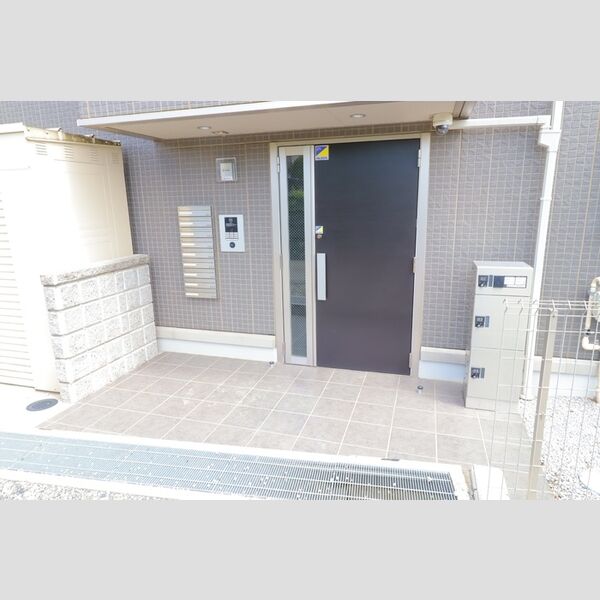 プルミエール大宮七里 　A エントランス2