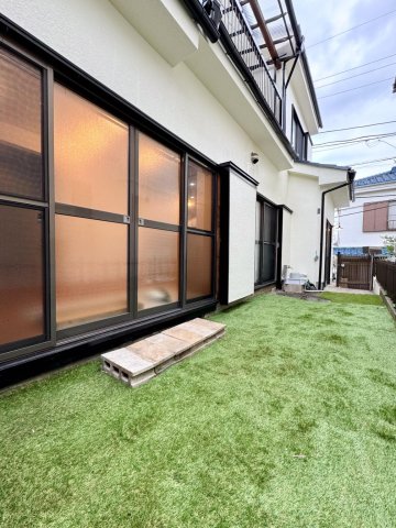 朝霞市宮戸 戸建て 子供やワンちゃんが遊べる人工芝のお庭