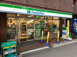 スカイコート都立大学第２3階 【コンビニエンスストア】ファミリーマート 都立大学駅西店まで58ｍ