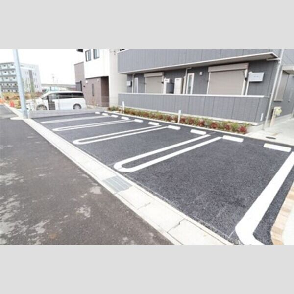 WEST ラビ 駐車場