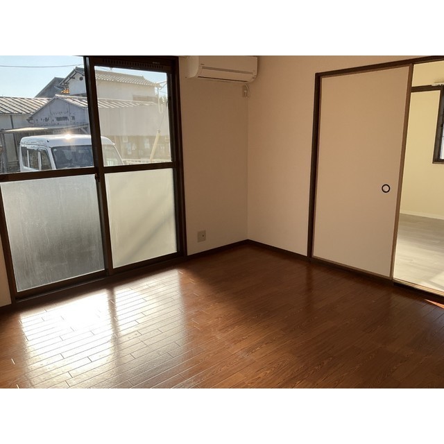 グランデュール瀬戸岡101号室 内観