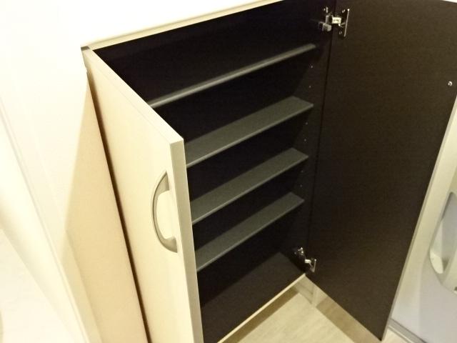 サン・ドゥーズ湘南 下駄箱