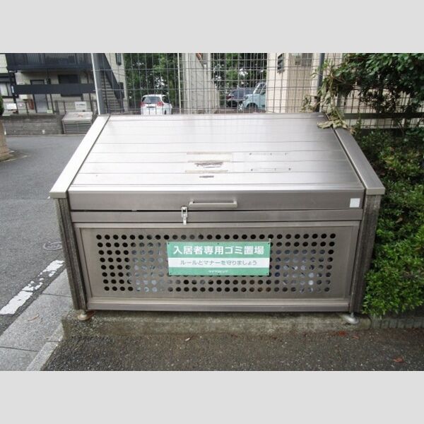ヒルサイドテラス201号室 入居者専用ゴミストッカー