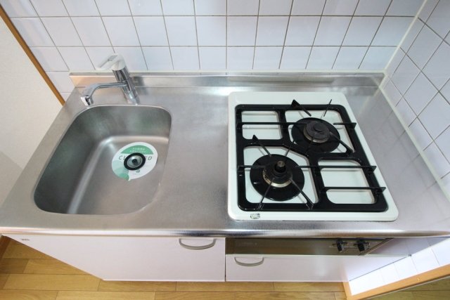 ＯＬＩＯ東神田 システムキッチン（2口ガスコンロ）