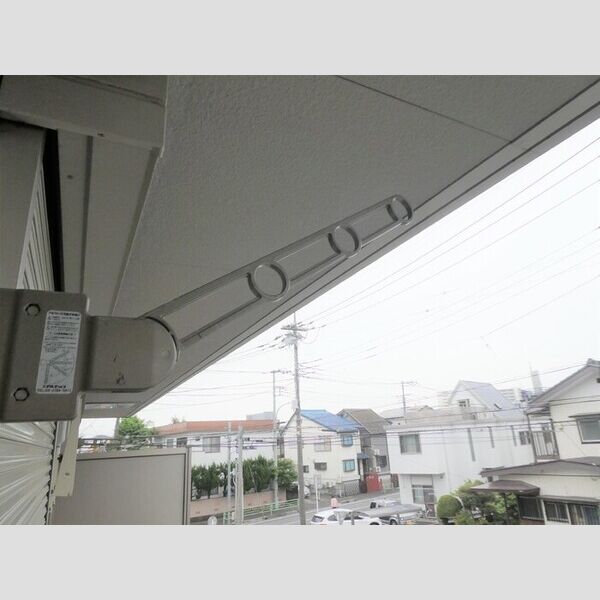 Villa Garland Court202号室 物干し竿ホルダー