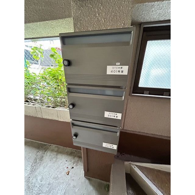 STO本郷201号室 集合ポスト