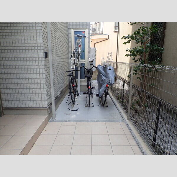 グランドソレイユ新城 駐輪スペース