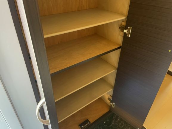 レオネクストル　リヤン 玄関