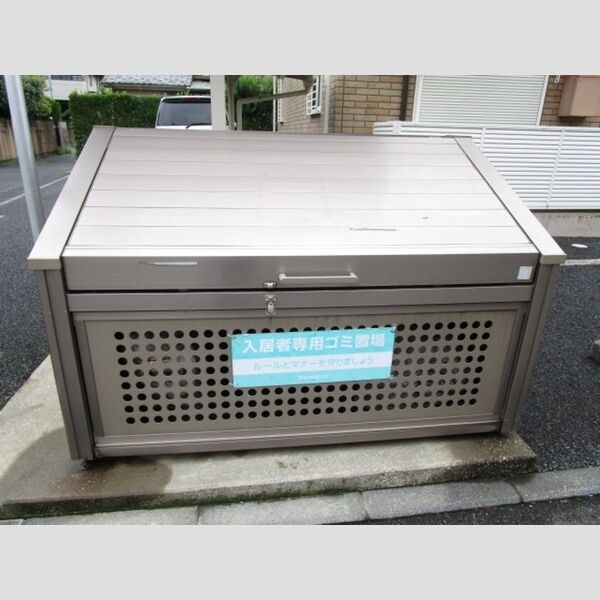 ドエルグランモア 入居者専用ゴミストッカー