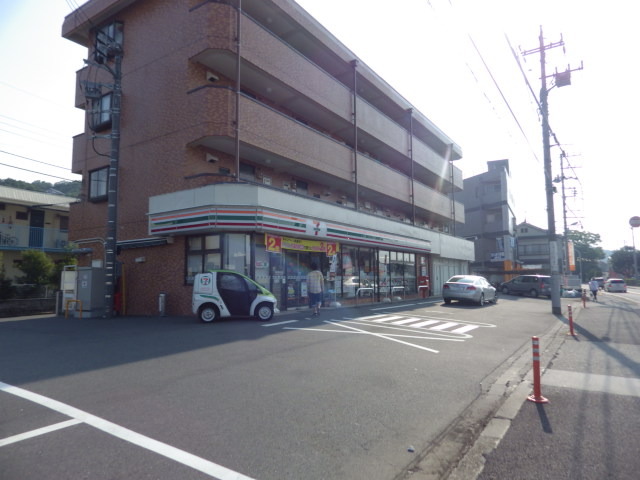 サンハイツ 【コンビニエンスストア】セブンイレブン日野三沢店まで667ｍ