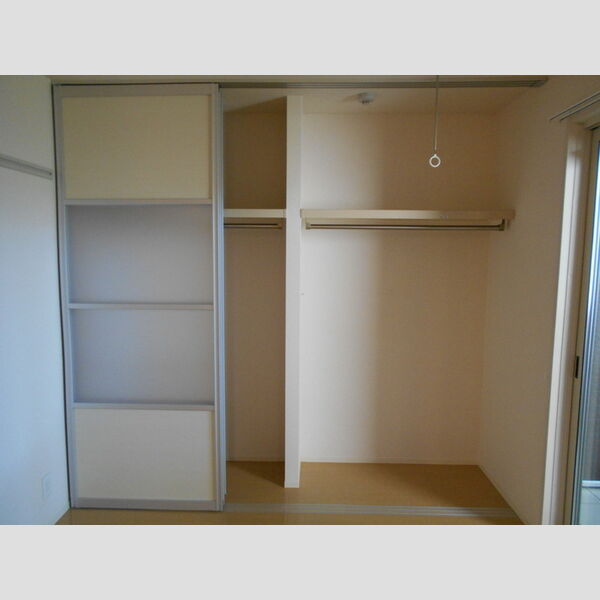 イスト西府 収納