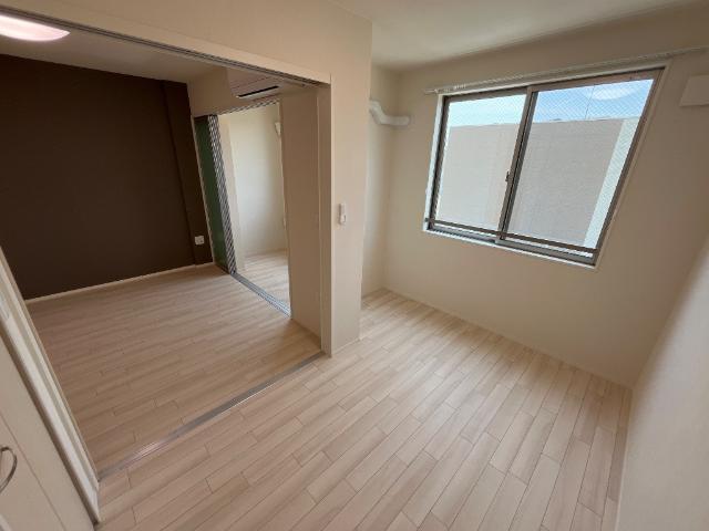 ベルフィオーレ　五番館202号室 洋室