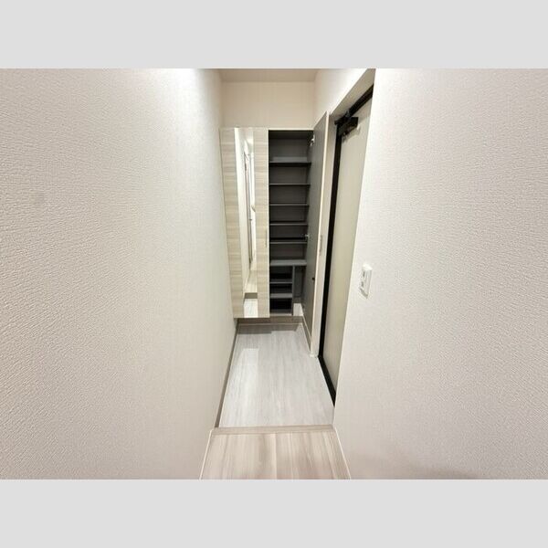 サリサ.l102号室 玄関