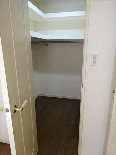 ライオンズステージ上野毛 ウォークインクロゼット　※2023年2月撮影