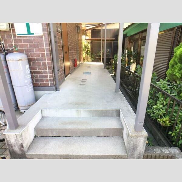 セジュール ヒノキ 建物出入口