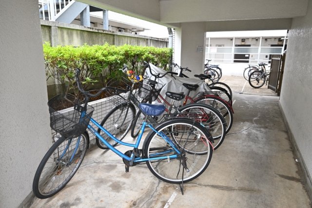 スカイコート都立大学2階 駐輪場