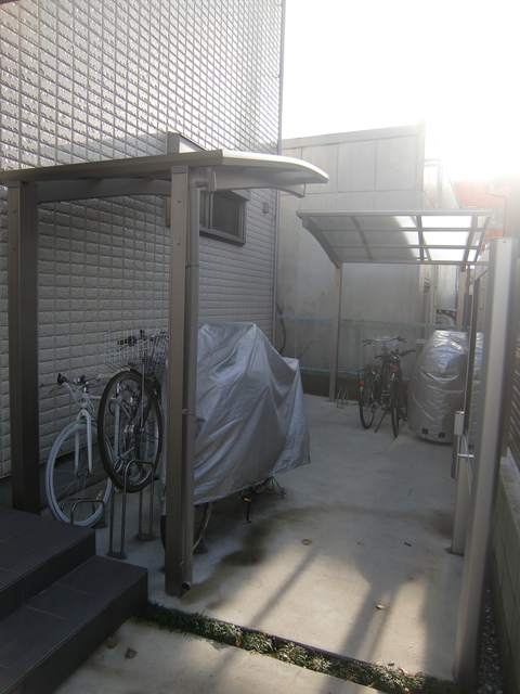 エバーグレイス102号室 駐輪場