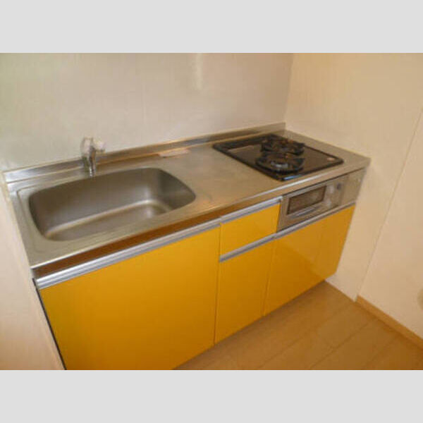 ファミーリエ　B・C　C システムキッチン(2口ガスコンロ)付きです。