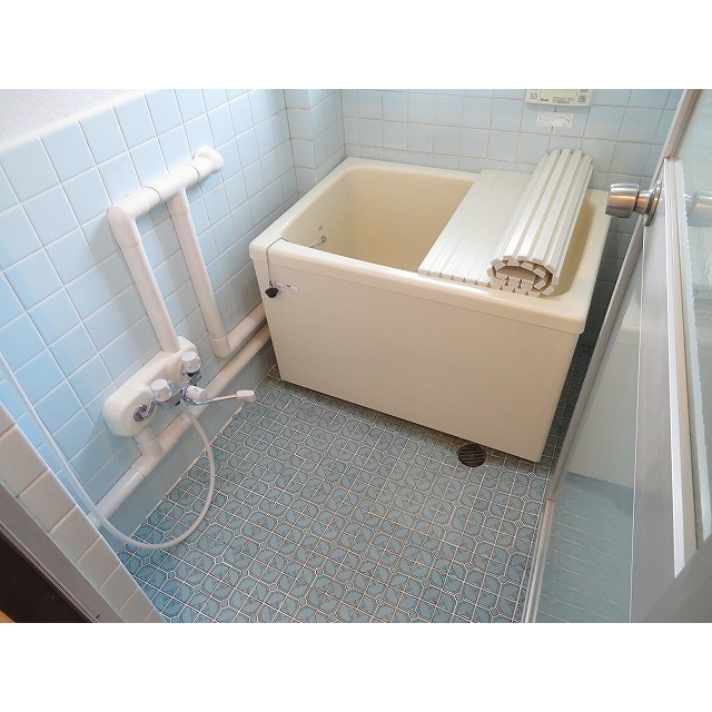 クローバーハイツ0102号室 バス