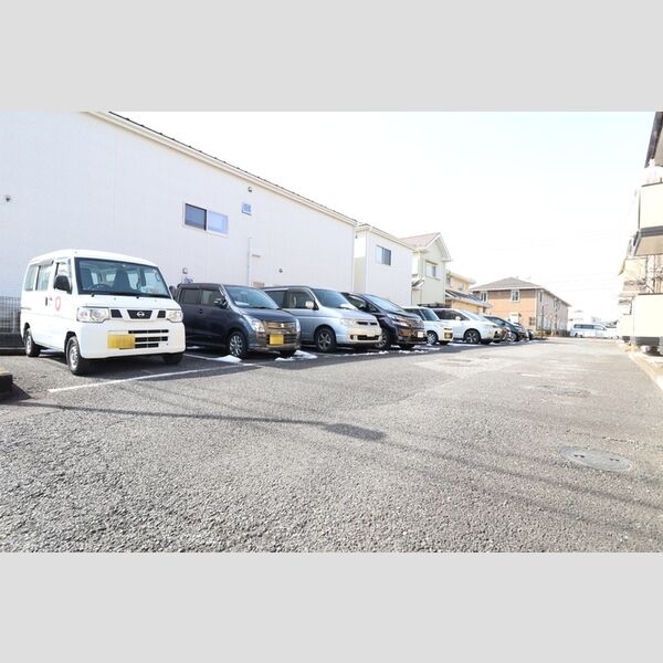 プティヴィラージュ　Ⅱ 駐車場