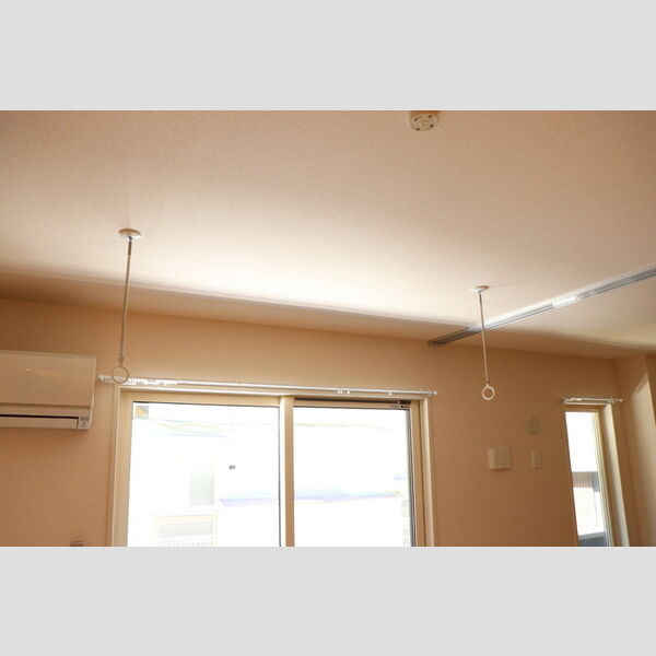 ソフィアハイツ203号室 室内物干し