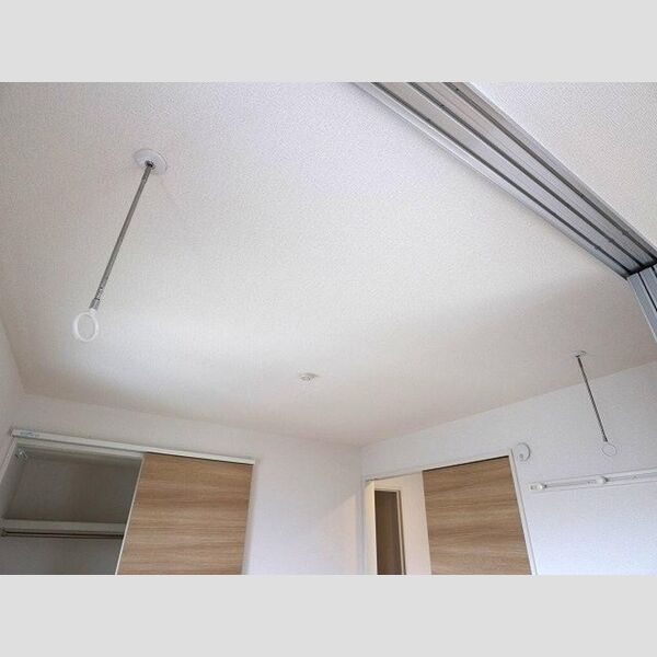 エメ　ドゥーズ305号室 室内物干し