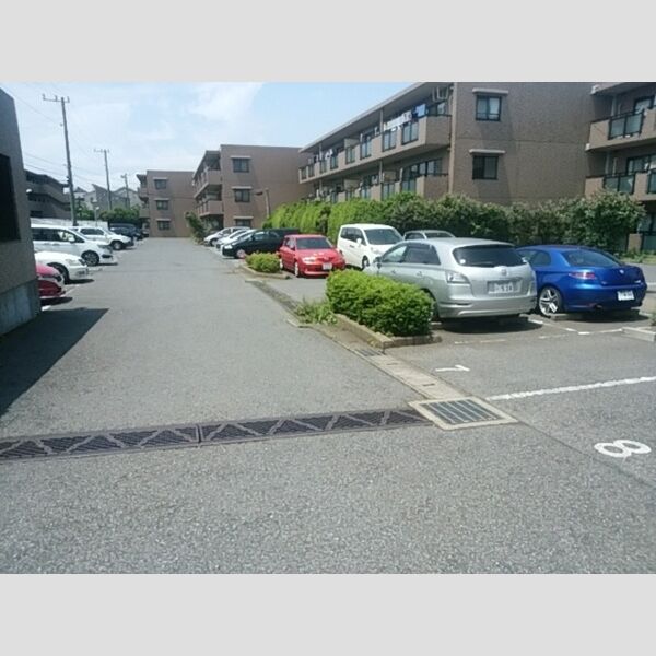 ルーチェ緑が丘A216号室 駐車場