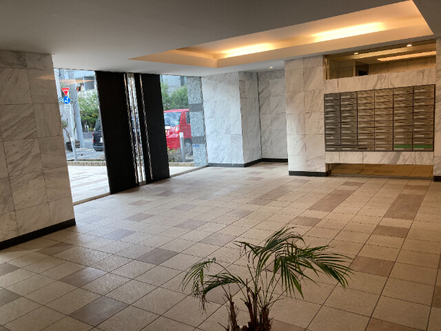 シュールフローレ5階 エントランス