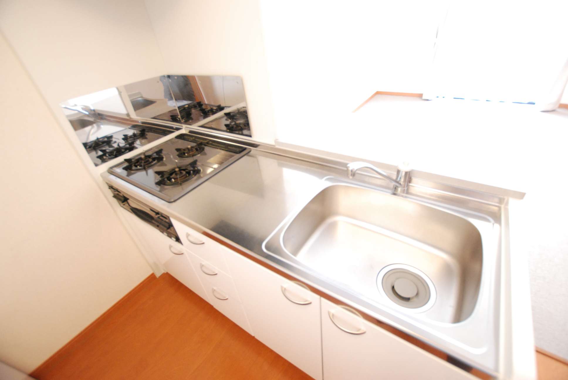 レオパレスミルリーフ203号室 キッチン