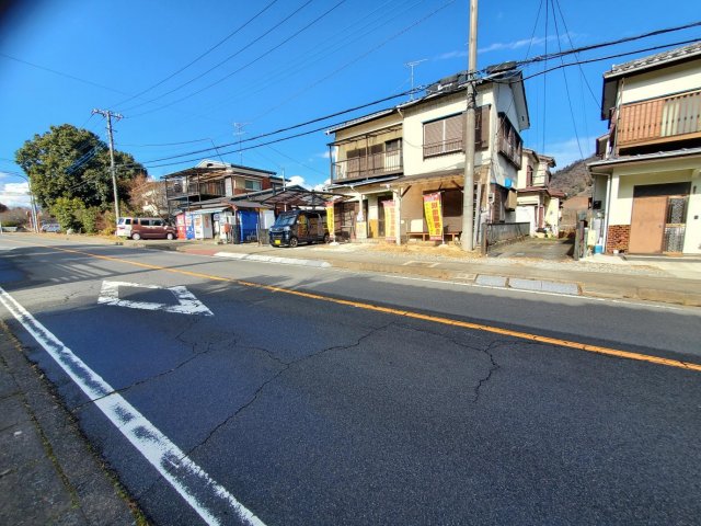 相模原市緑区名倉戸建 道路は広く駐車場も出やすいです