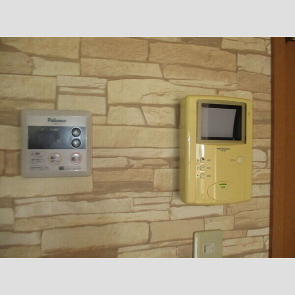 プチ・メゾンK&K201号室 201(モニター付インターホン、給湯器リモコン)