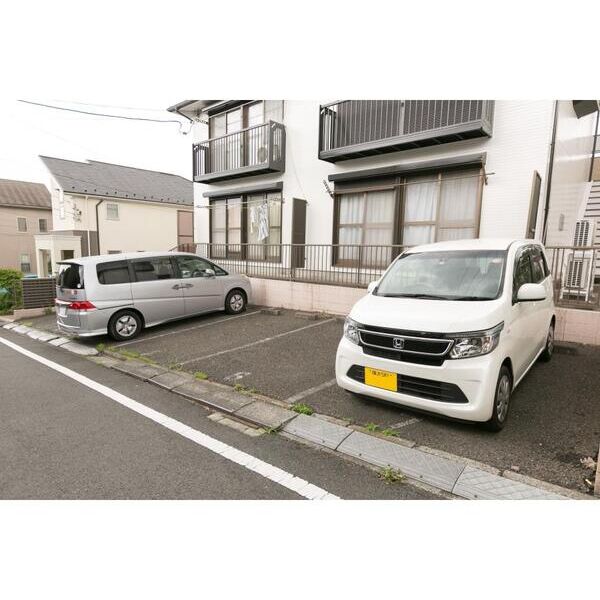 メゾンたまプラーザB202号室 駐車場