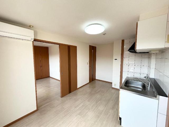 ガーデンヒルズNAKAYAMA弐番館 リビング