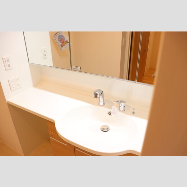 ソフィアハイツ305号室 洗髪洗面化粧台