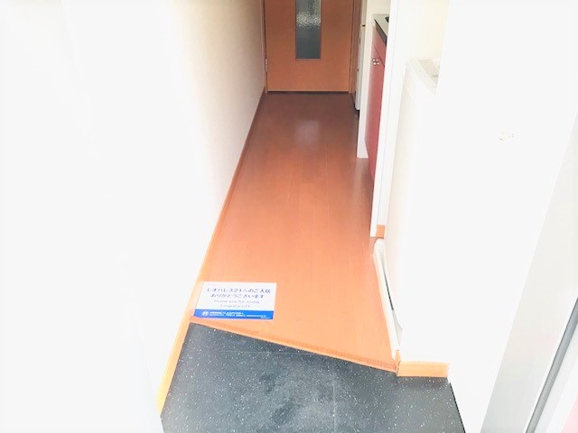 レオパレスフリーダム 玄関