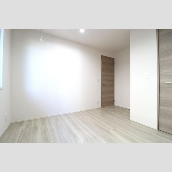 ノーブルラフィネ万平町　A202号室 南側洋室　6帖