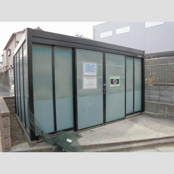 シュテルンビルト-A、-B ゴミ置場