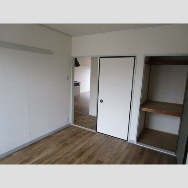 ビラ・ジュニペラス　B棟302号室 北側洋室