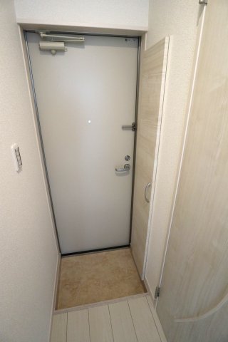 ベイルーム南吉田町201号室 玄関